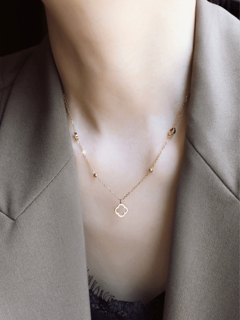 Ethereal Flowy Clover Necklace - Minimalist Lab