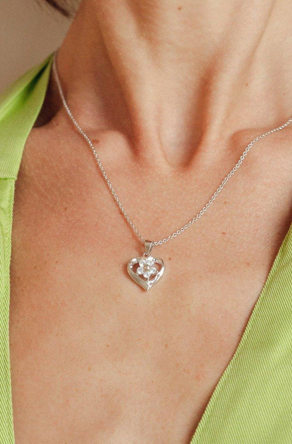 BREEZY Flower Heart Necklace