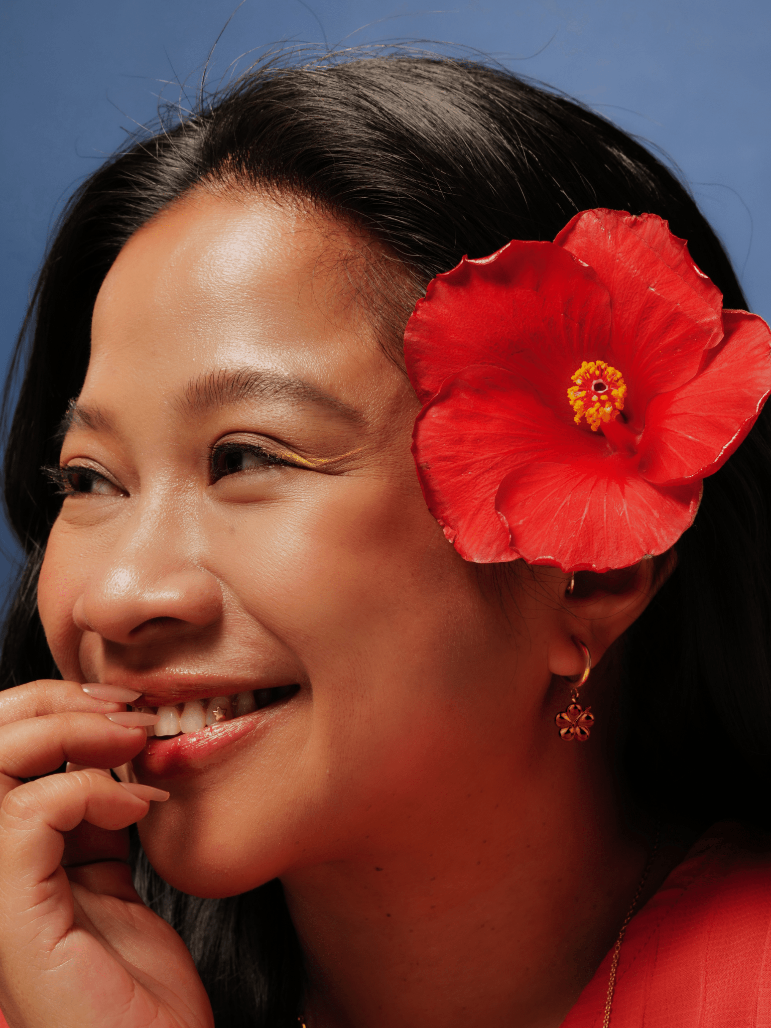 MNML x Zee Avi Hibiscus Flower Hoop Earrings - Minimalist Lab