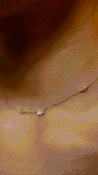 Elegant silver necklace with sparkling pendant – perfect gift for her