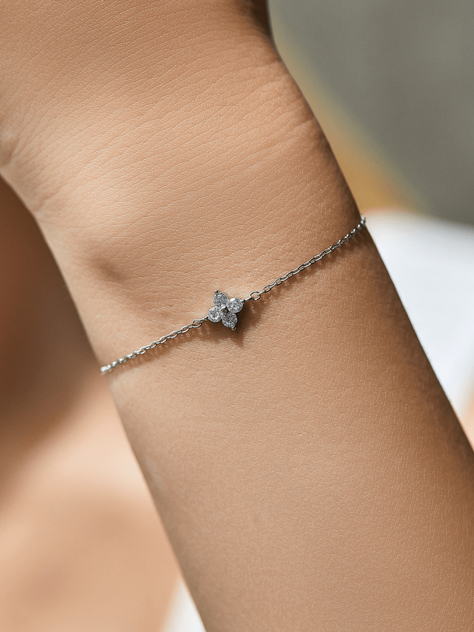 Asteria Petite Clover Glow Bracelet - Minimalist Lab