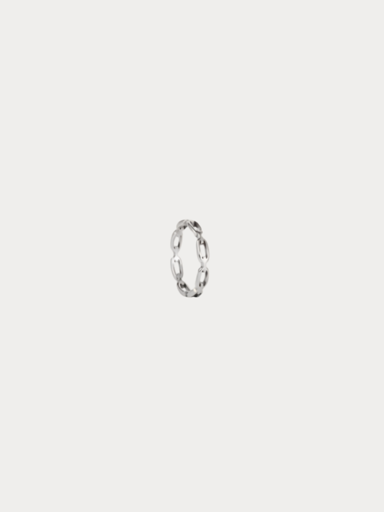 Cleo Chain Link Ring in silver titanium, studio hero shot