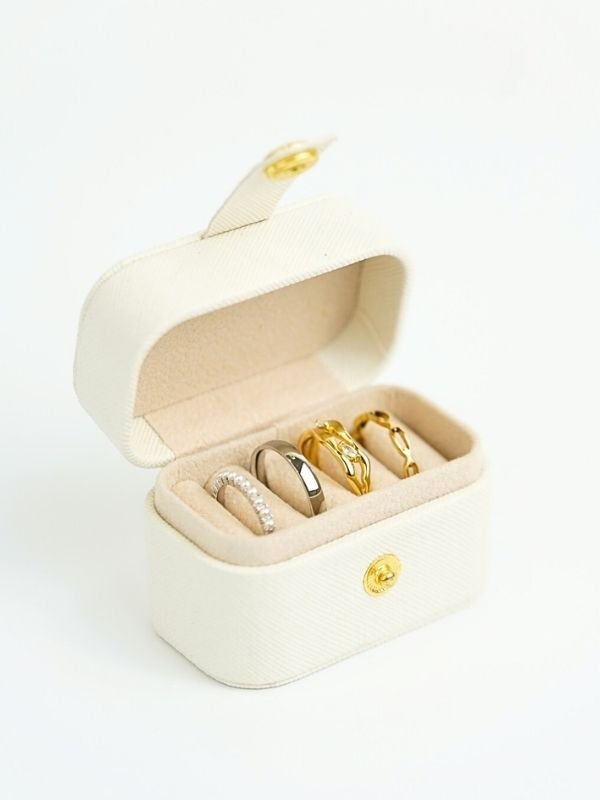 cream-velvet-ring-box-proposal