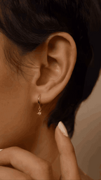 Sparkling zirconia earrings in star & hoop design – minimalist jewelry