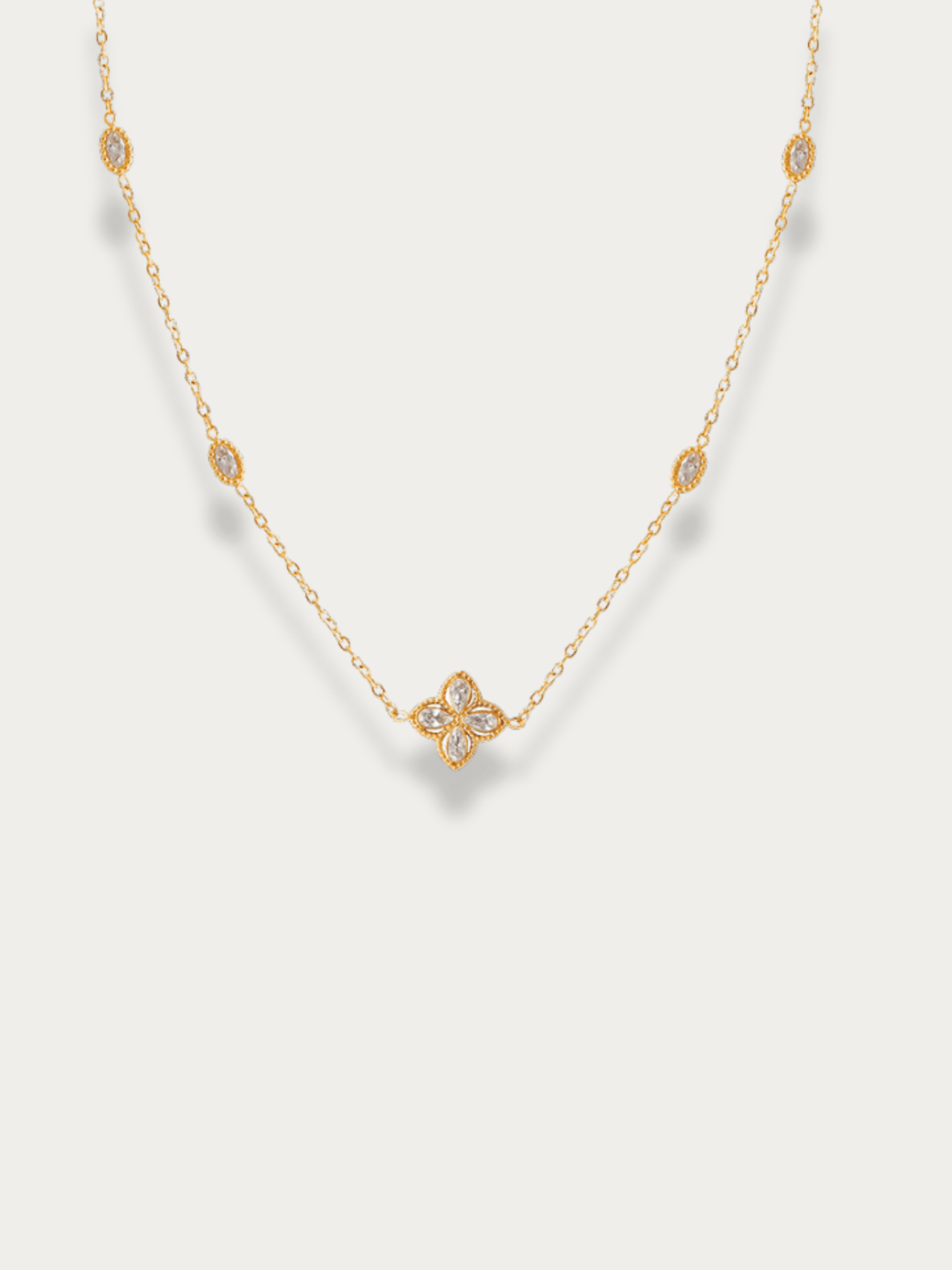 Fleur Golden Petal Necklace - Minimalist Lab