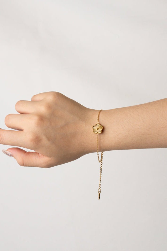 Golden Clover Bracelet - Minimalist Lab