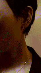 Gold-plated oval ear hoops – lightweight daily earrings for sensitive skin