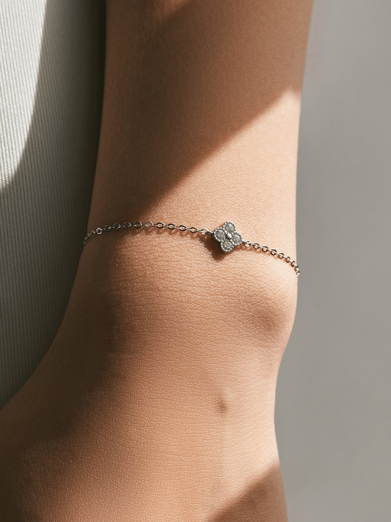 Joyce Petite Clover Charm Bracelet - Minimalist Lab