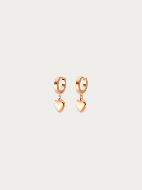 Minimalist heart jewelry in rose gold titanium for sensitive ears.