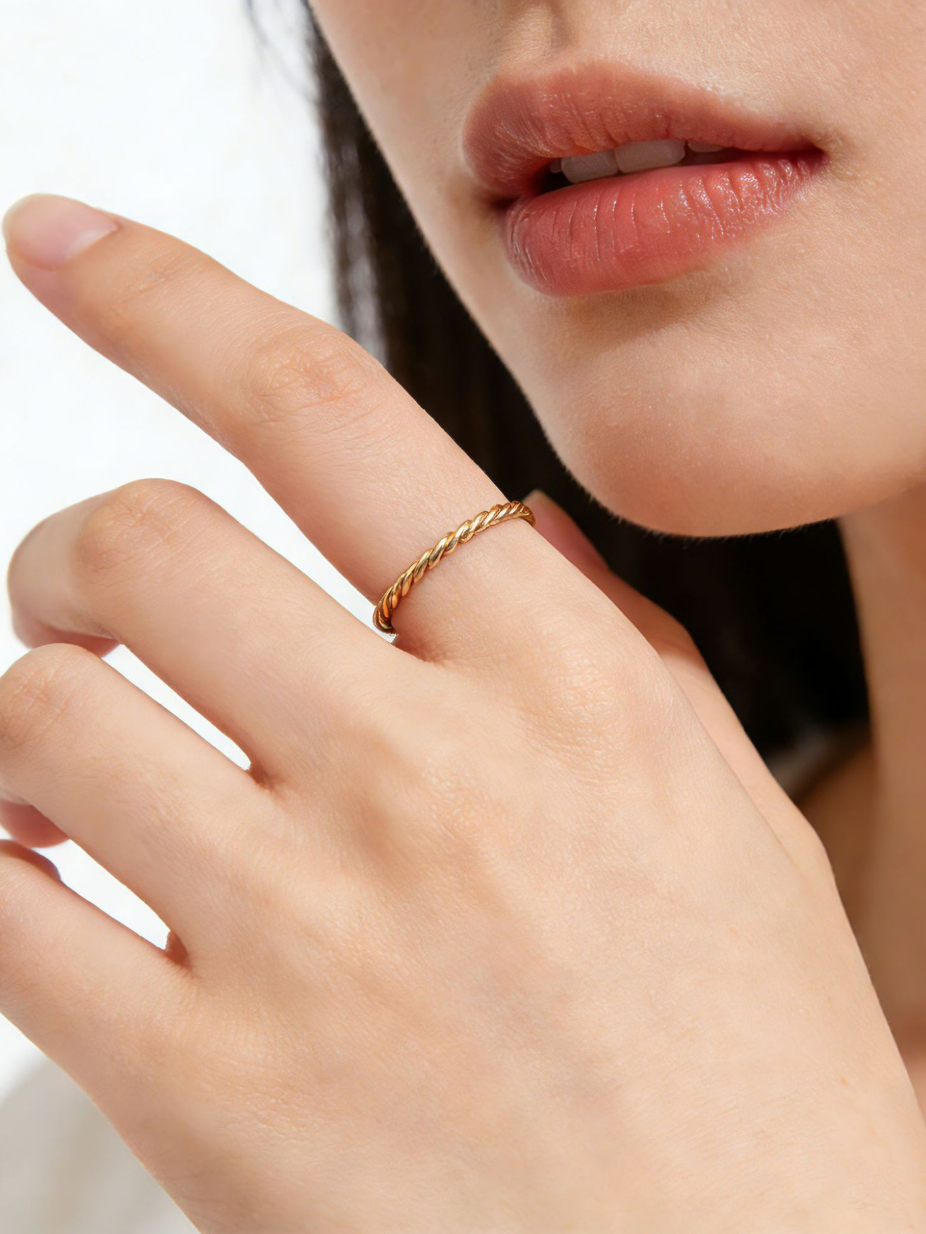 Minimal Lightweight Twist Stack Ring