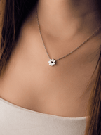 Petite Daisy Necklace - Minimalist Lab