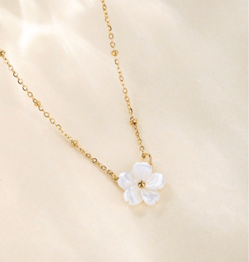 Fleur Blanche Necklace - Minimalist Lab