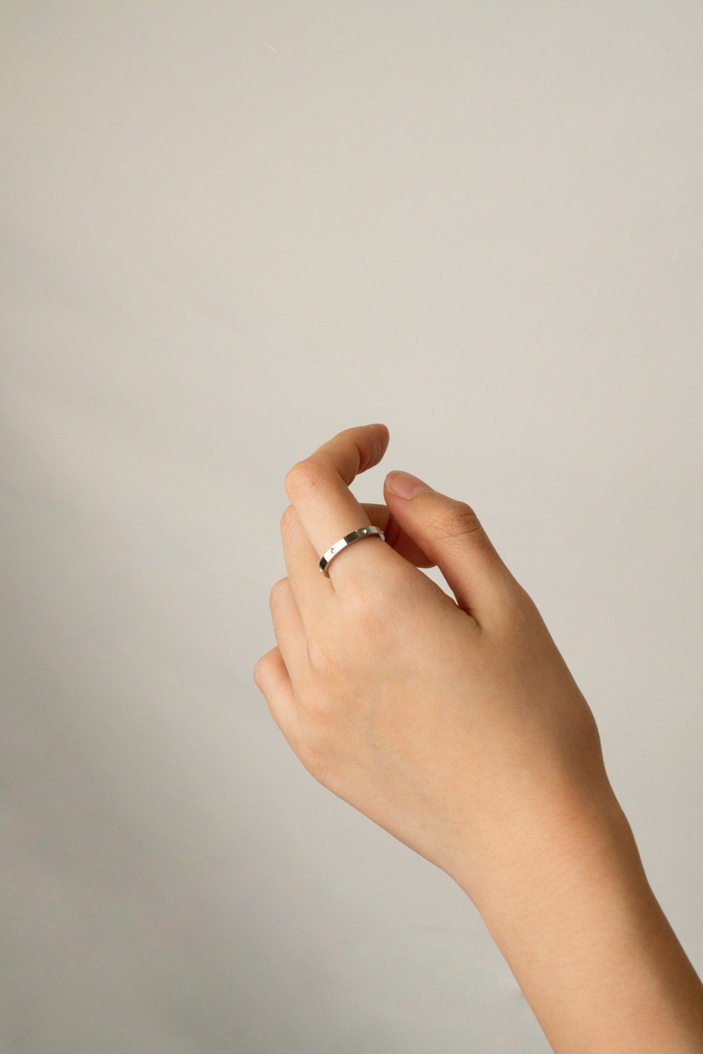 Idalia Sleek Diamonds Band Ring - Minimalist Lab