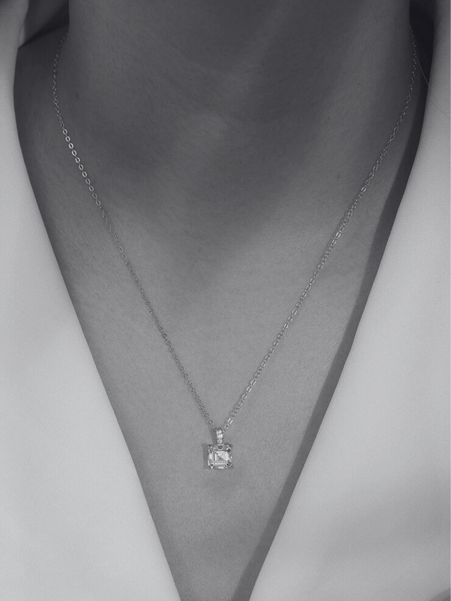 Solenne Moissanite Necklace – 1 Carat Square Cut - Minimalist Lab