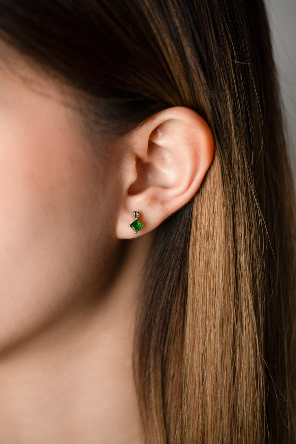 TARA Emerald Gemstone Sterling Silver Earstuds - Minimalist Lab