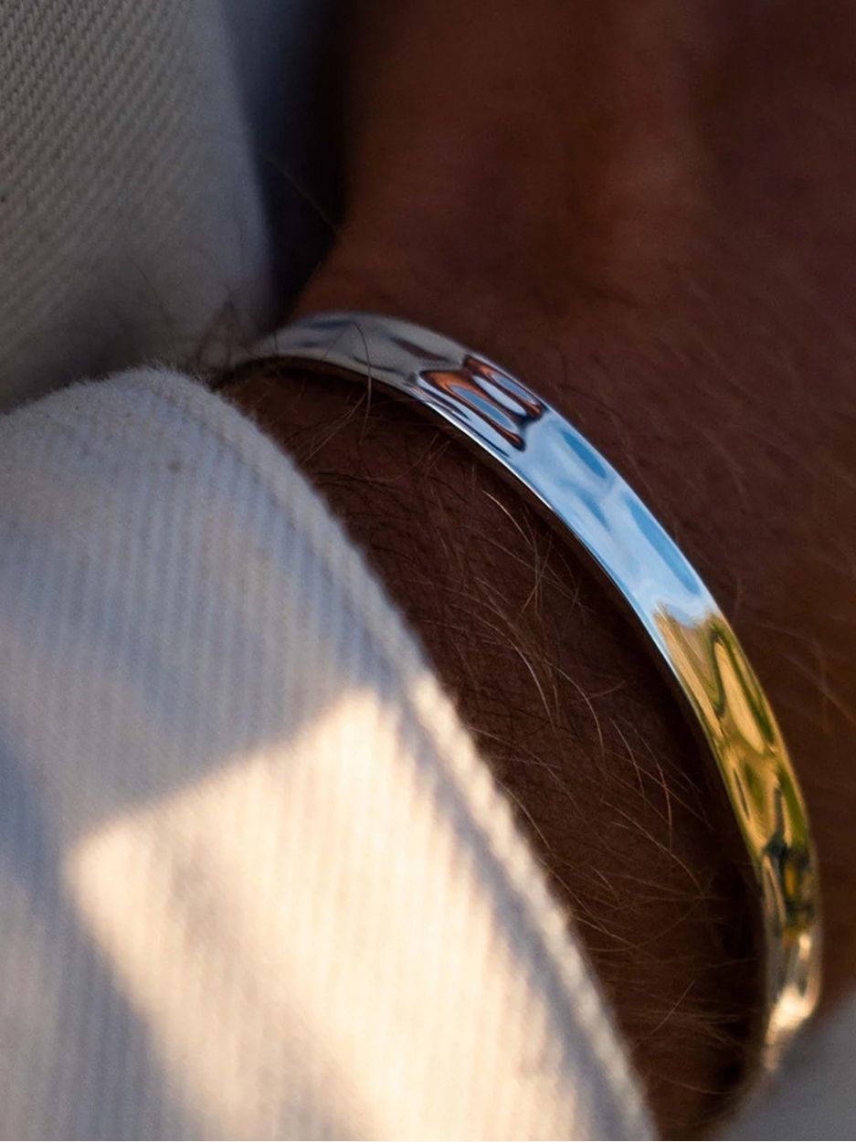Sleek Pressed Bangle - Minimalist Lab