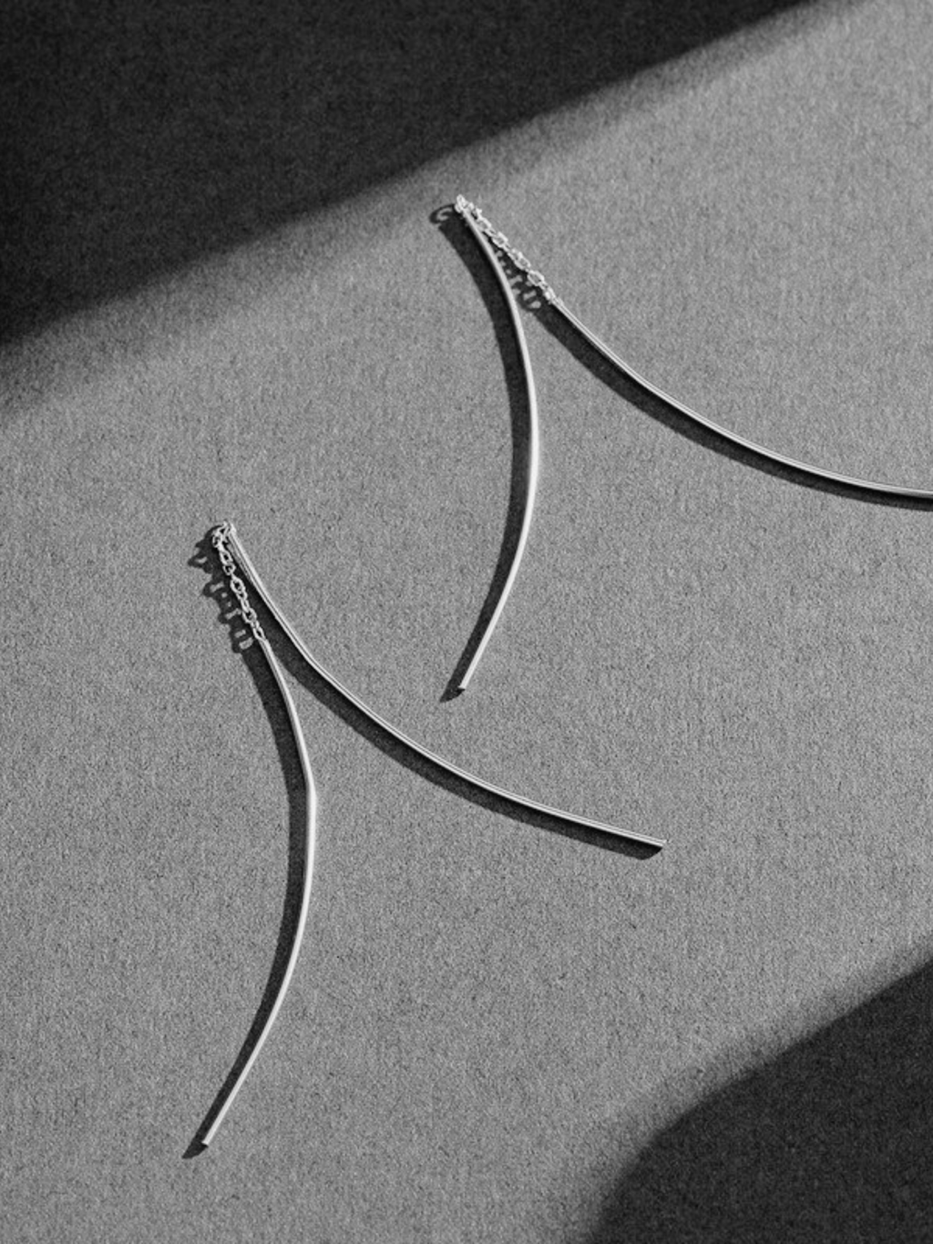 Close-up of crossover chain detail at centre of Aeris Threader Earrings