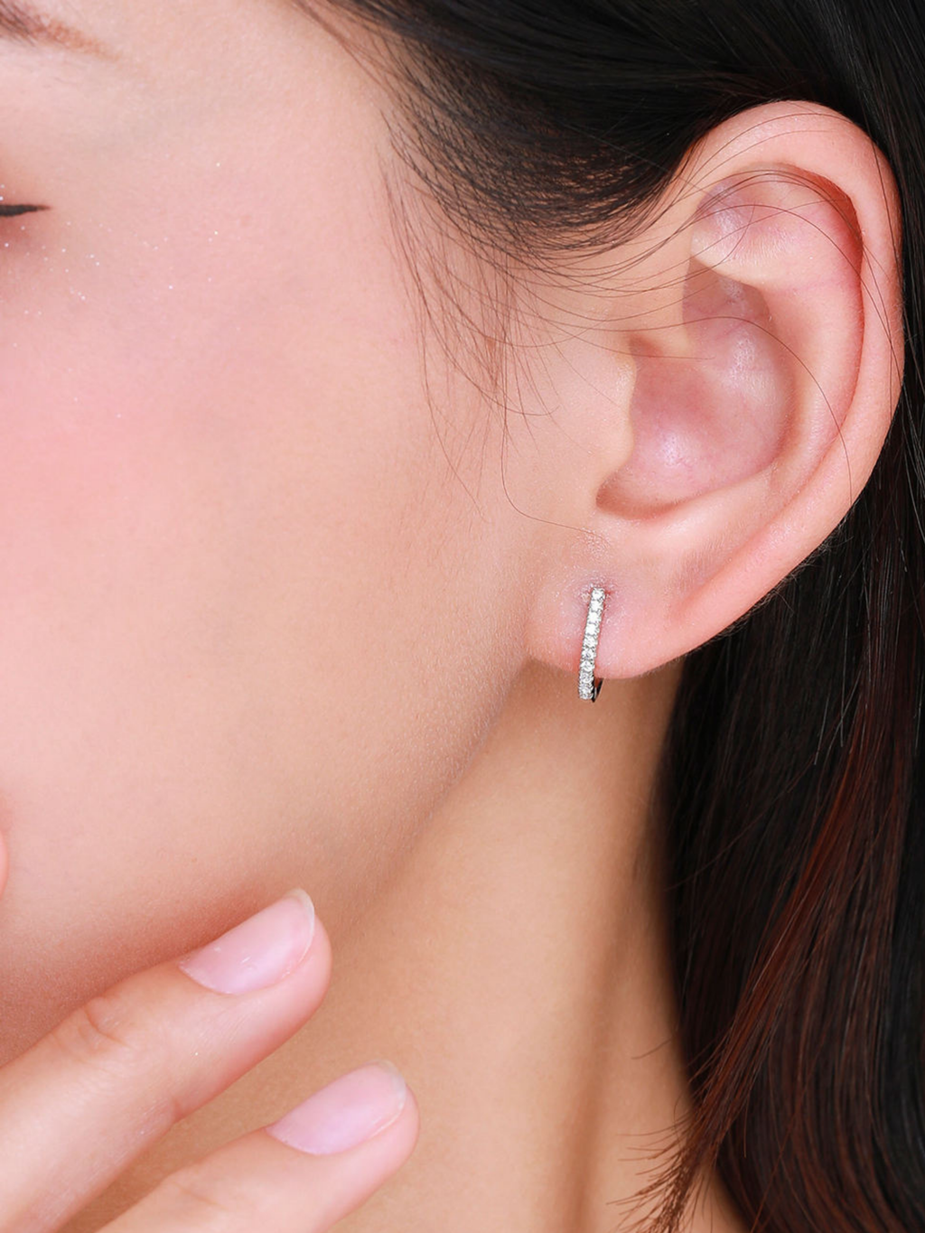 Model wearing AVERY U-Shaped Ear Hoop