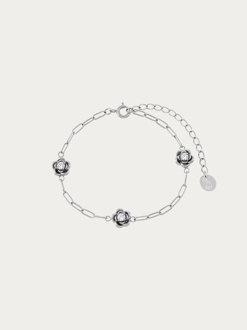 Belle Rose Bracelet with three sculpted rose motifs in silver