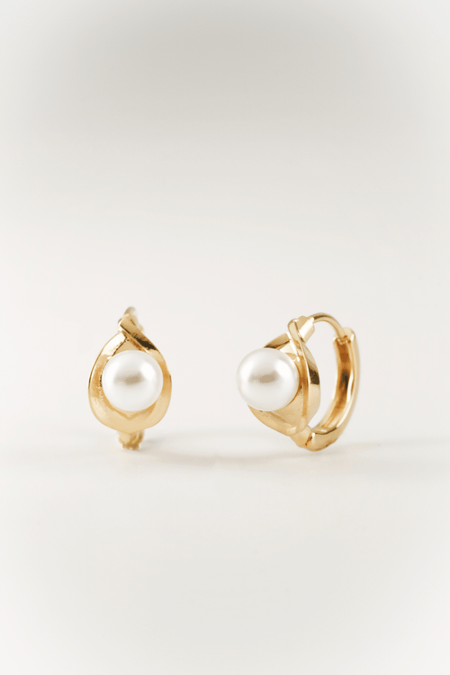 Carina Pearl Huggie Earrings in gold tone PVD stainless steel, sculptural pearl huggie product flatlay