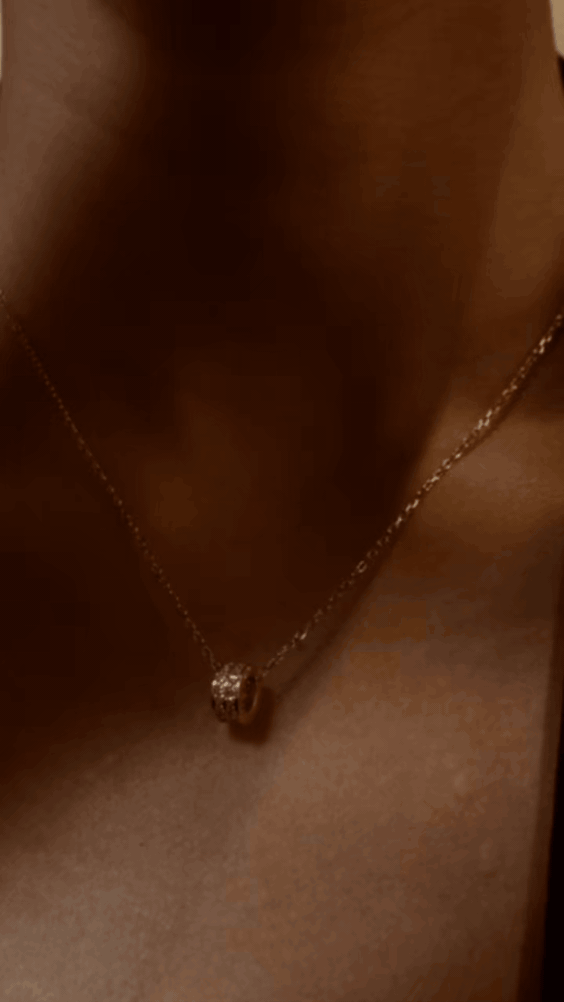 Close-up of DANIELLE Rolling Stones Necklace rolo chain detail