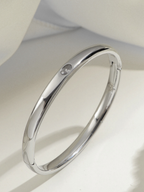Close-up of Élan Solitaire Bangle worn on wrist