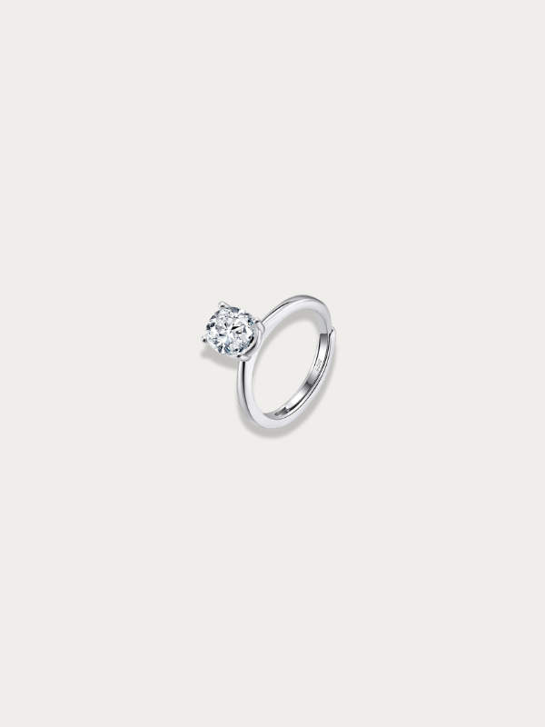 Elora oval cut ring centre stone close-up in 925 sterling silver