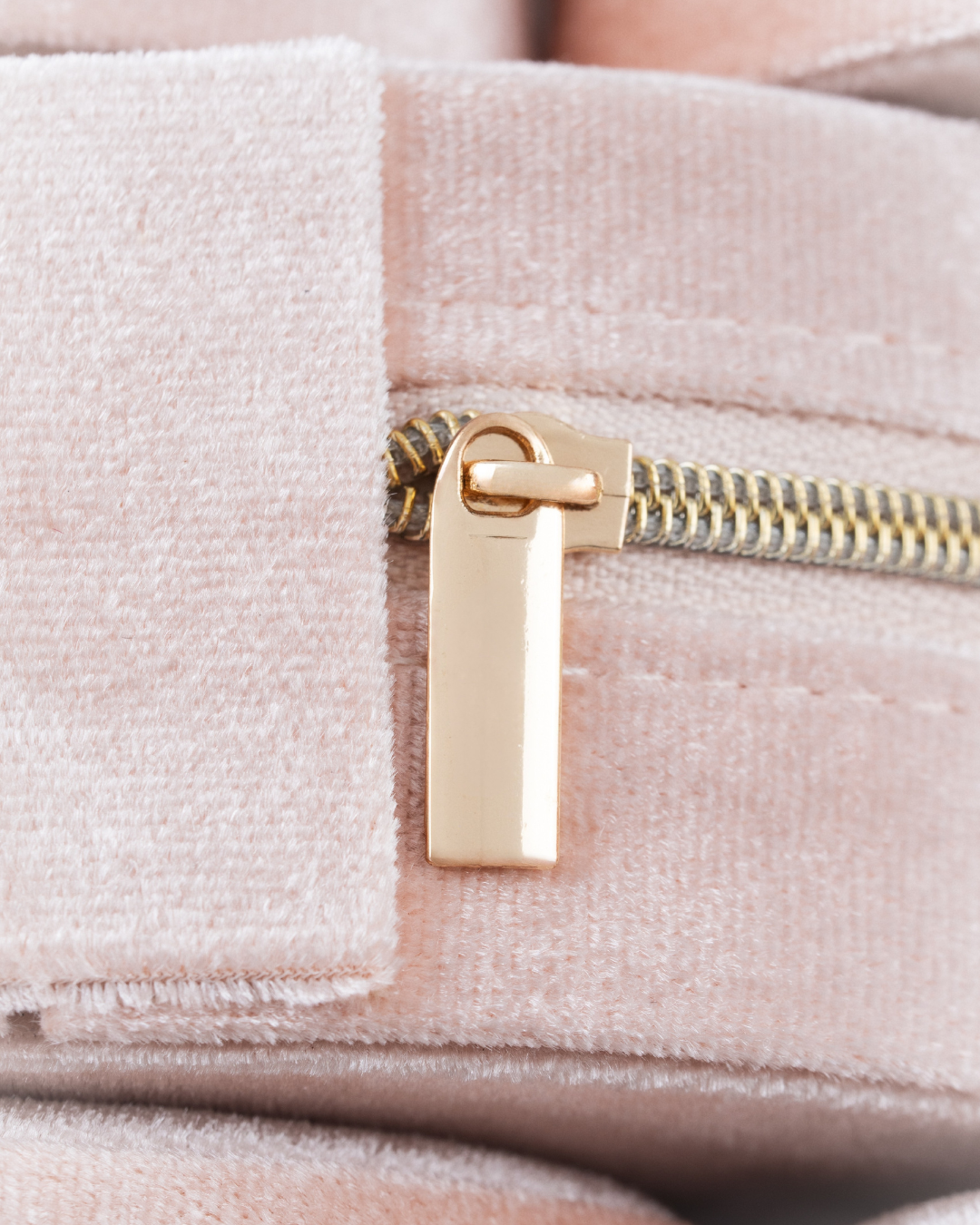 engravable zipper charm jewelry box detail