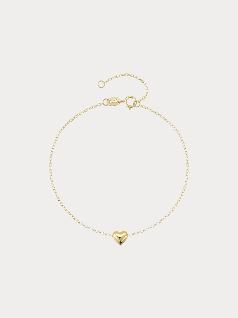 L'AMOUR Heart Chain Bracelet in gold, full flat lay