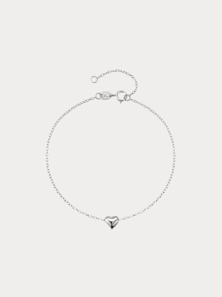 L'AMOUR Heart Chain Bracelet in silver, full flat lay