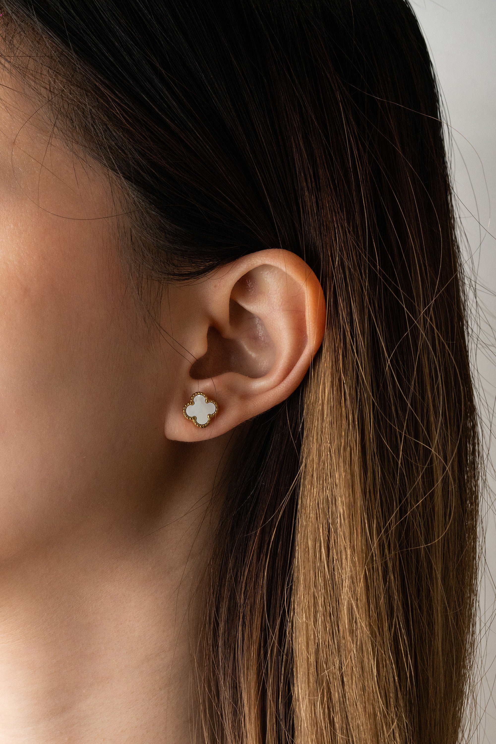 mini clover earrings pearl close up detail
