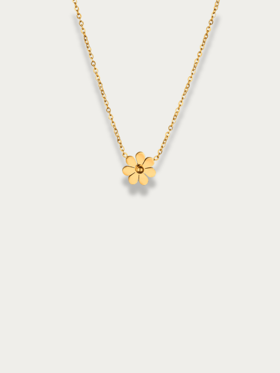 mini daisy pendant necklace close up detail