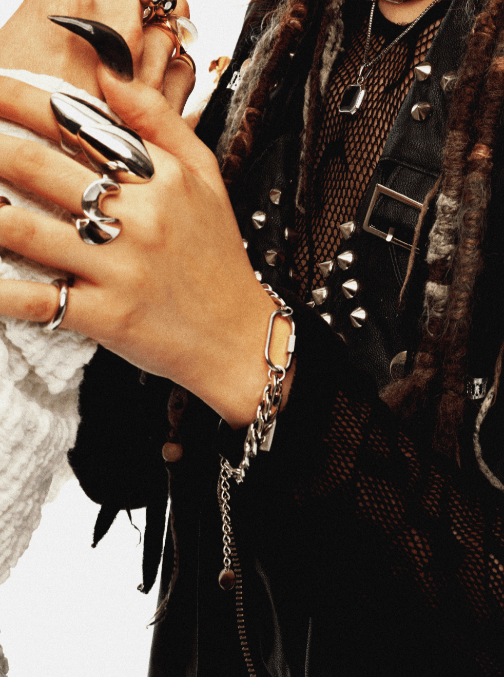 Carabiner link close-up on MNML Activist Engravable Link Chain Bracelet — oval lock link detail