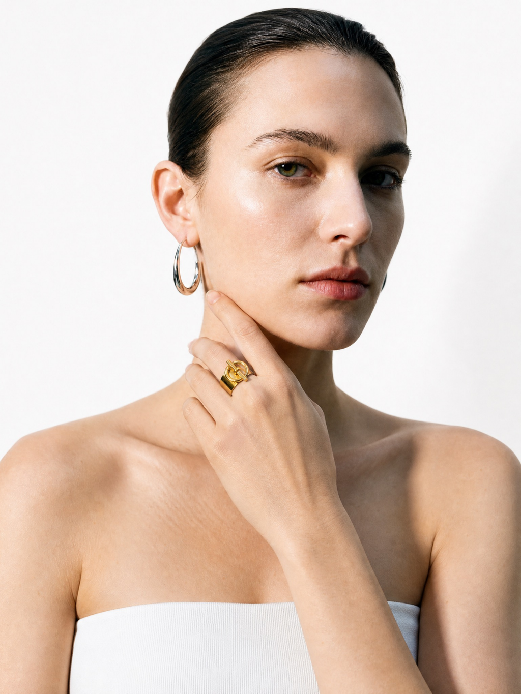 Model wearing MNML Bold Edge Toggle Ring on finger — statement ring everyday Malaysia