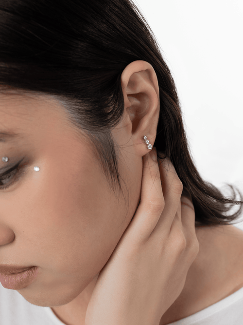 Close-up of the three round cubic zirconia stones stepping down in size