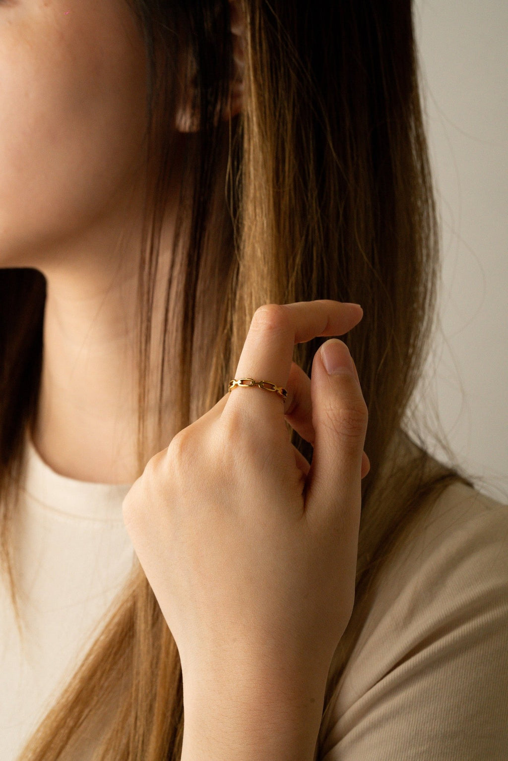 Model wearing MNML Cleo Flat Chain Ring on finger — everyday stack ring Malaysia