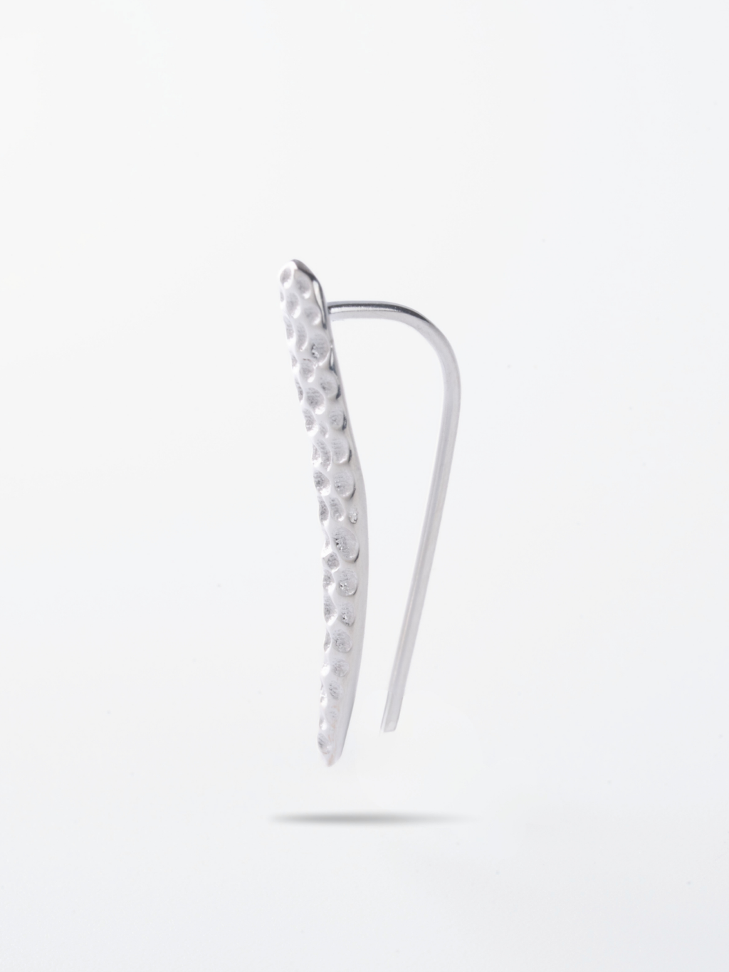 MNML Flow Threader worn ear profile — hammered ear crawler styling Malaysia