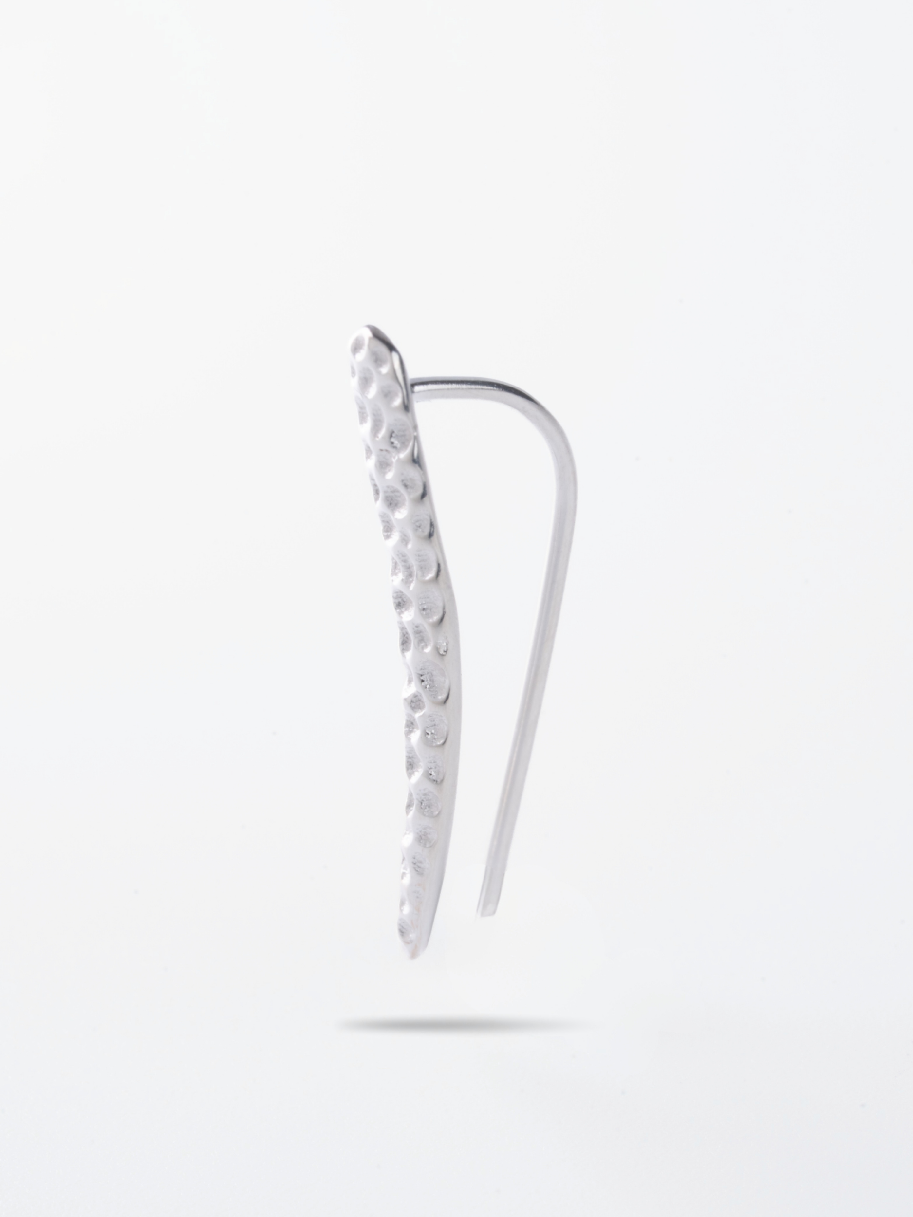 MNML Flow Threader worn ear profile — hammered ear crawler styling Malaysia
