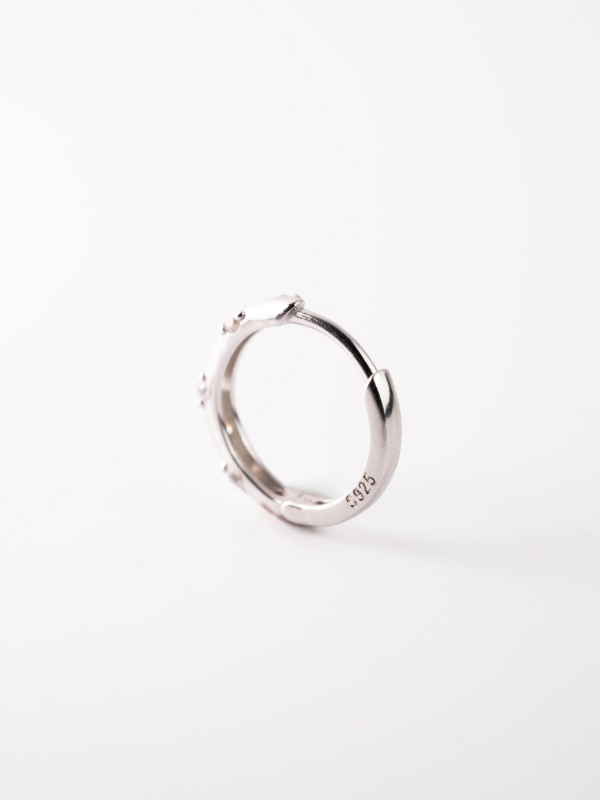 5A cubic zirconia sparkle detail on MNML Iris Halo Pavé Huggie — halo brilliance 925 silver