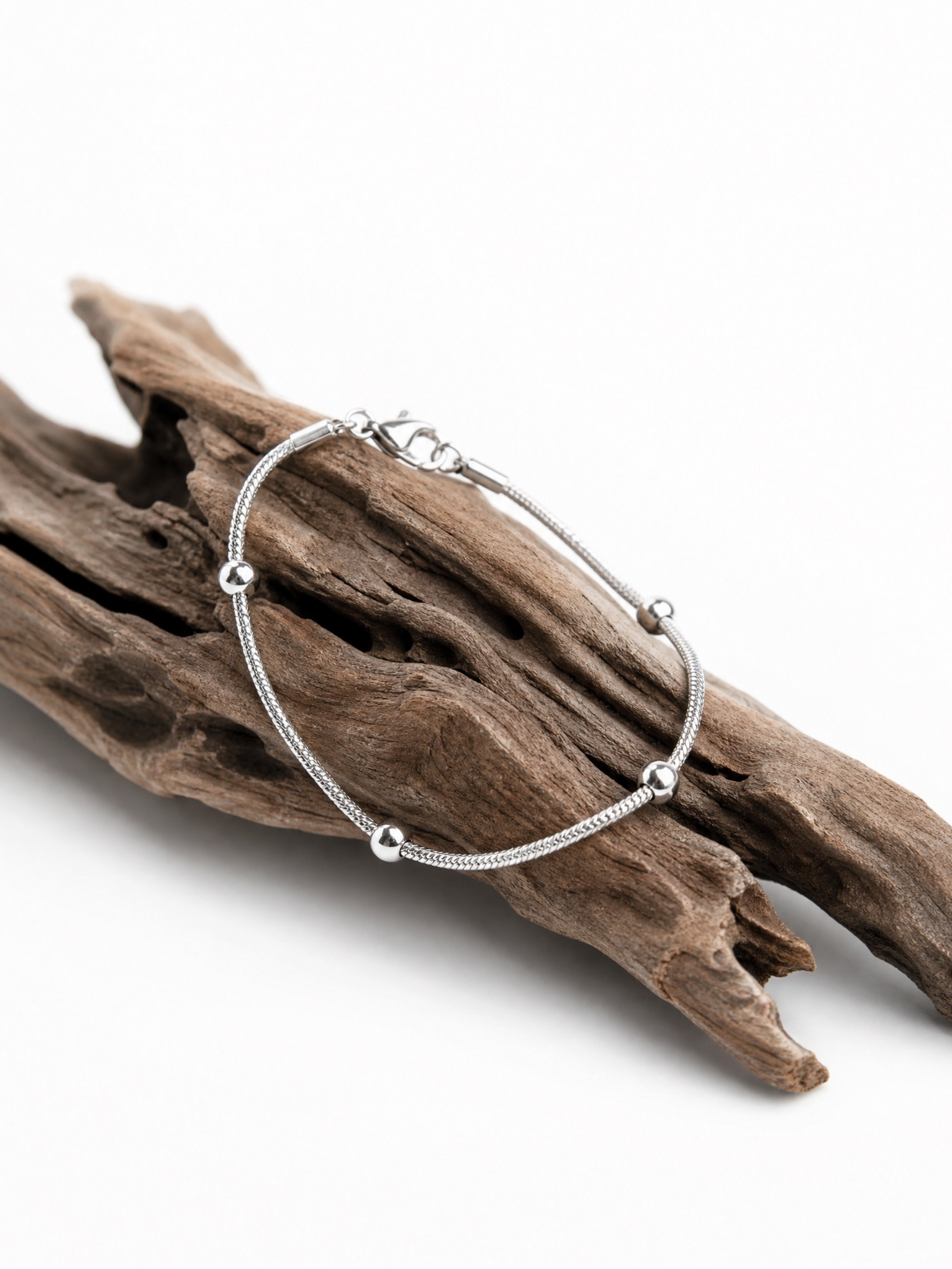 Satellite chain pattern detail on MNML Men's Bold Bracelet — rhythmic bead and chain structure