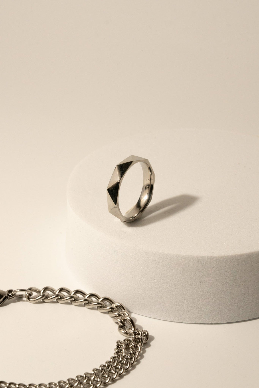 Geometric profile detail on MNML Trion Rhombus Ring — 4mm rhodium titanium band