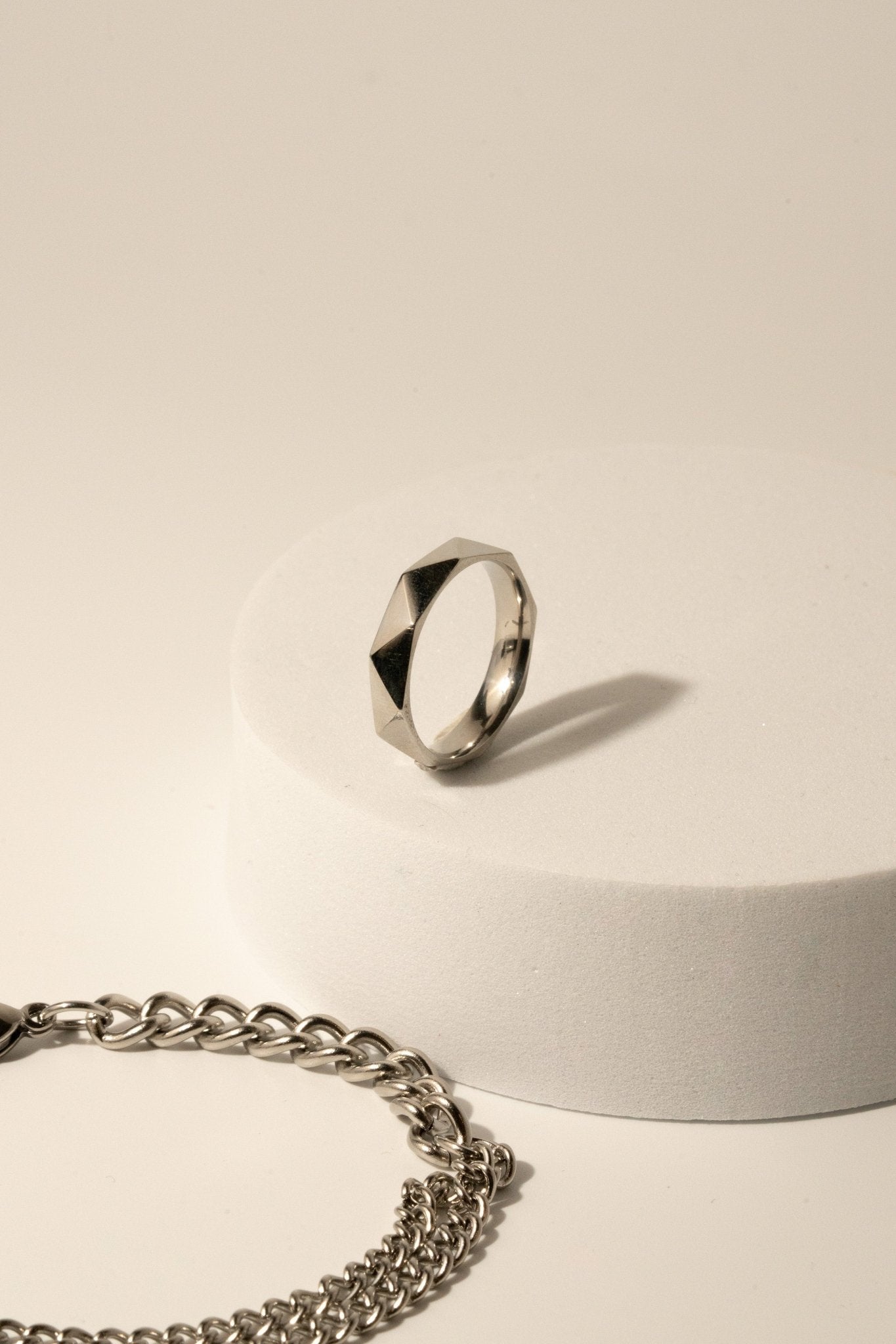 Geometric profile detail on MNML Trion Rhombus Ring — 4mm rhodium titanium band