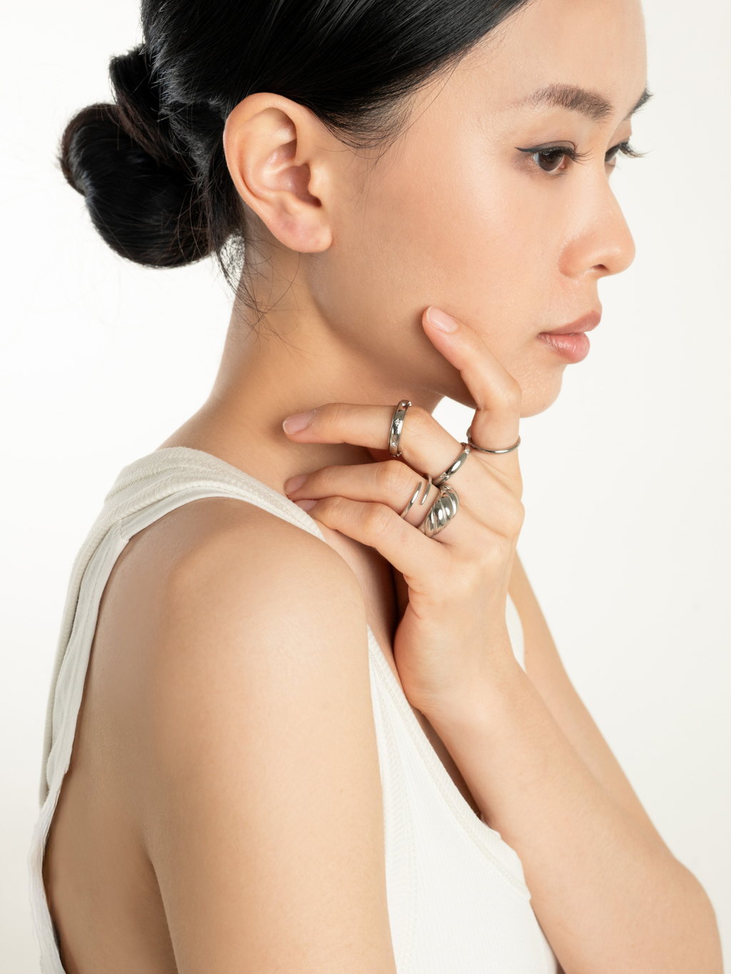 Oliver Classic Dome Ring 2.3mm worn on hand