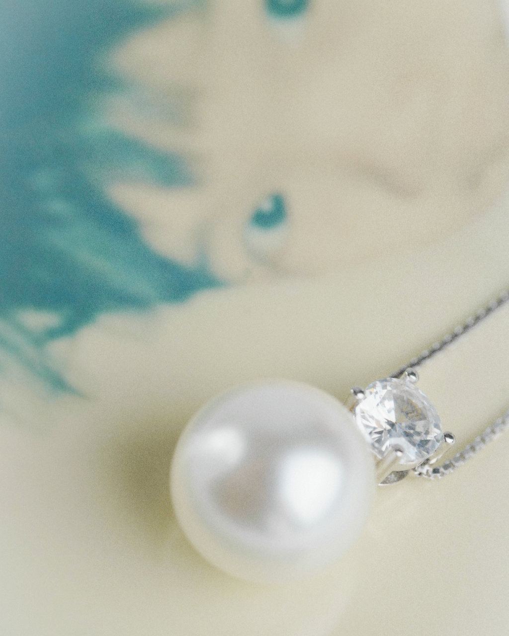 white pearl necklace close up detail