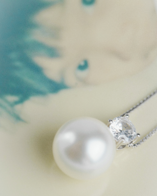 white pearl necklace close up detail