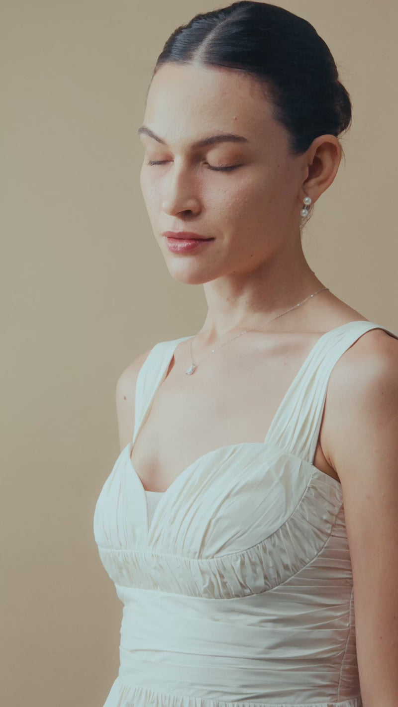 Sparkle detail on MNML Cosette Classic Moissanite Necklace — 1ct round brilliant fire and clarity
