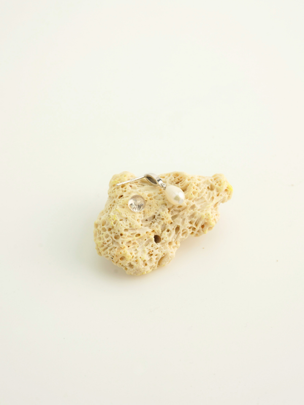 Freshwater pearl drop earrings silver