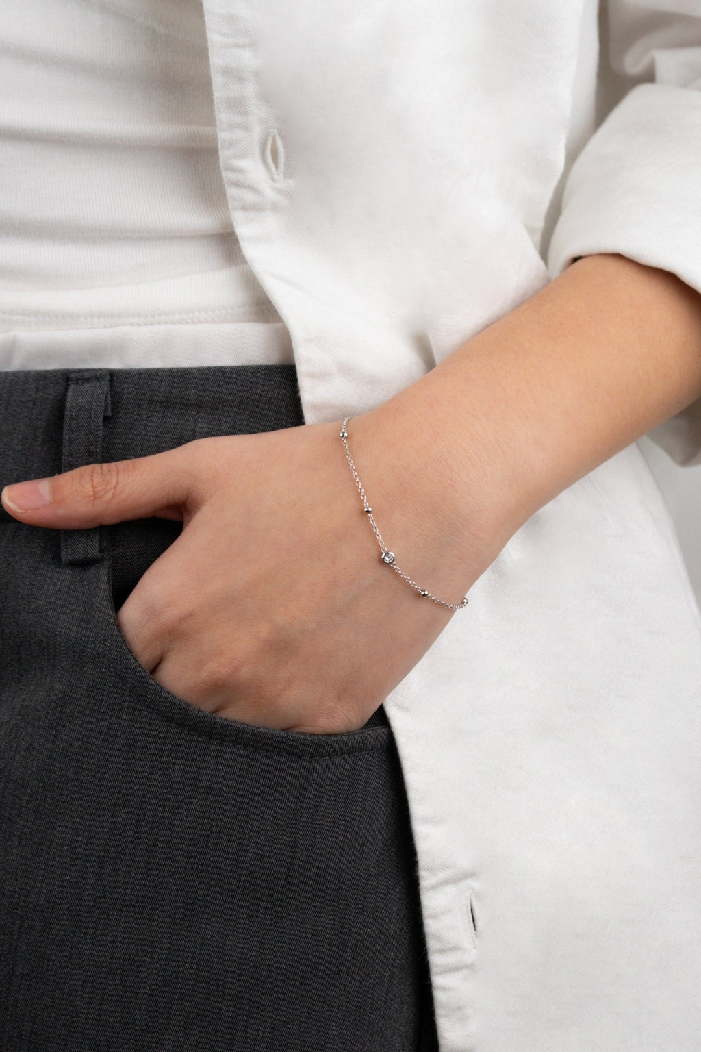 Model wearing ROBIN Solitaire Beaded Chain Bracelet on wrist