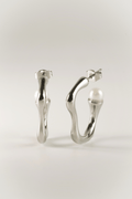 sculpt pearl curve earrings front view