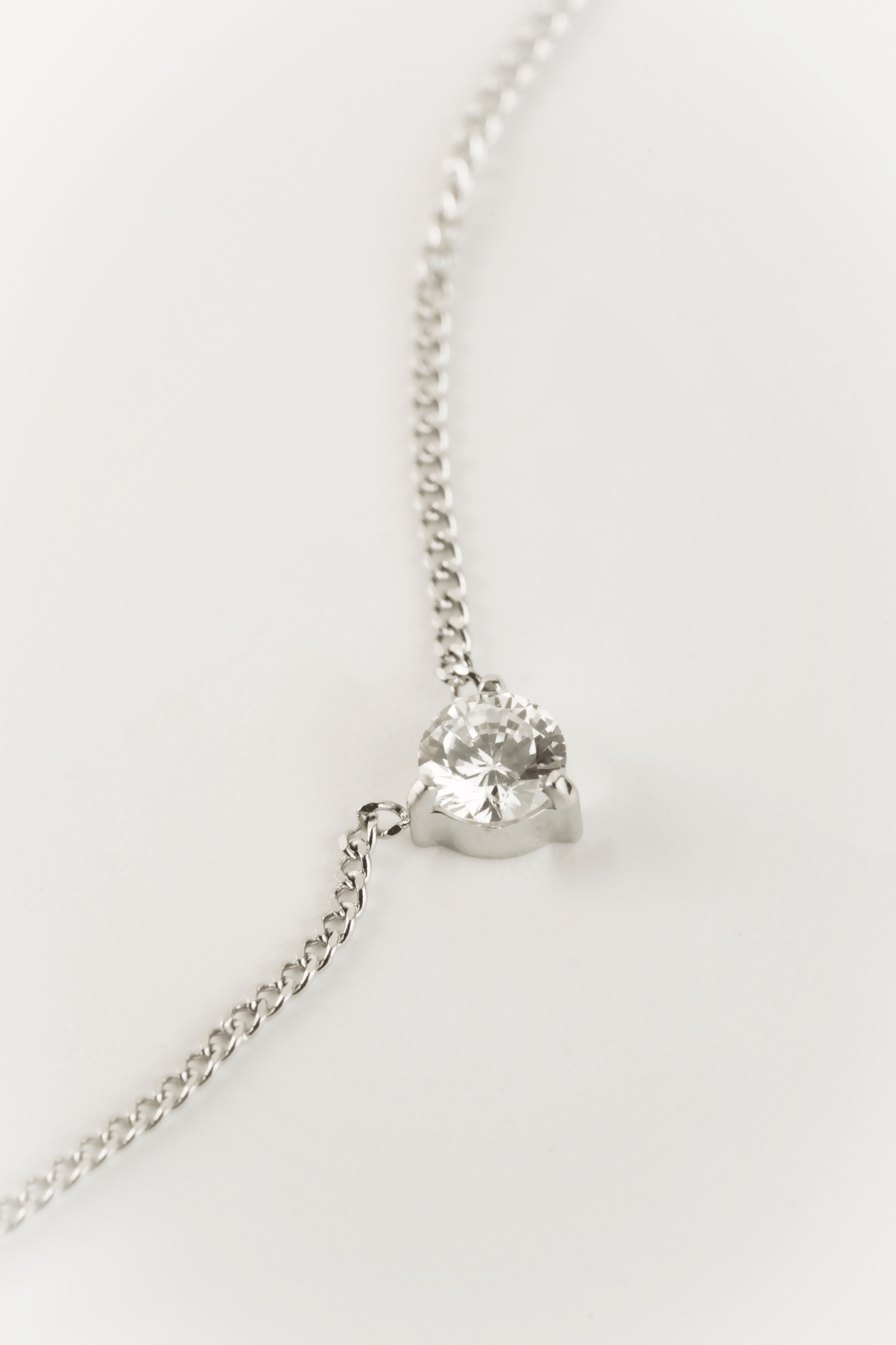 close up solitaire cz necklace 4mm stone